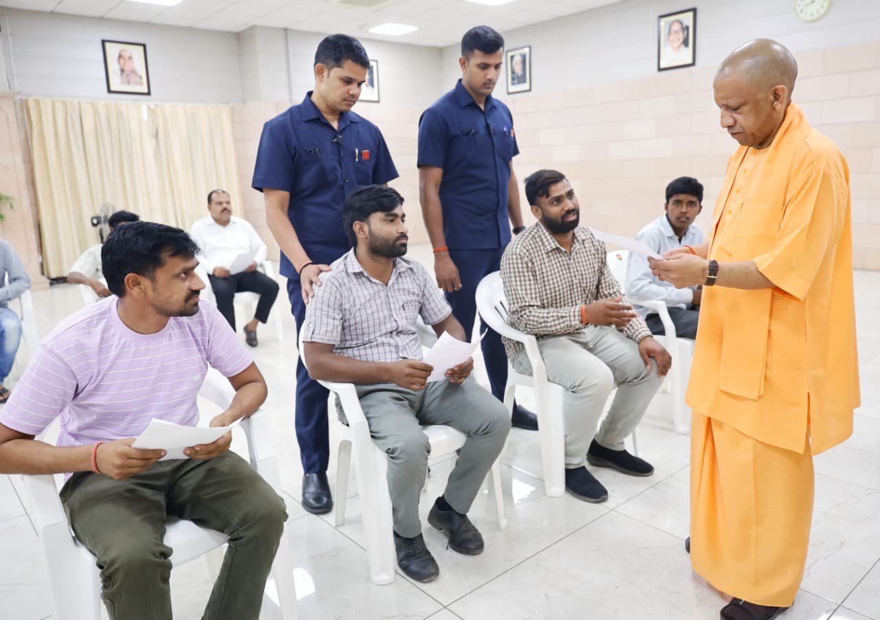 UP CM Yogi Adityanath Reaffirms Commitment to Public Service, Hears Grievances at ‘Janata Darshan’