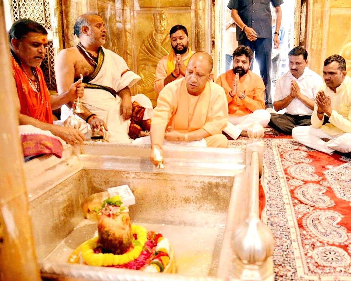 Yogi Adityanath Govt to Install Digital Lockers for Pilgrims in Varanasi