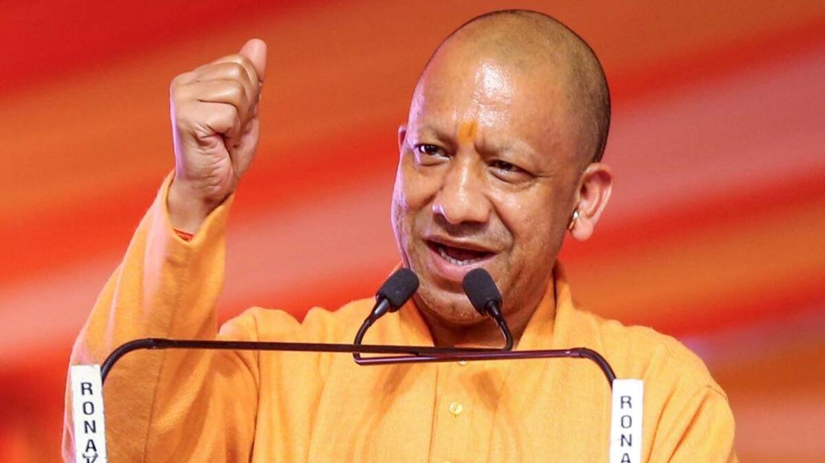 Chief Minister Yogi Adityanath personally hands over appointment letters to 11 Gram Panchayat Officers