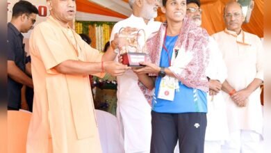 Chief Minister Yogi presents appointment letters to 15 sportspersons
