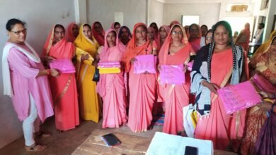 Anganwadi workers and helpers to receive one additional saree